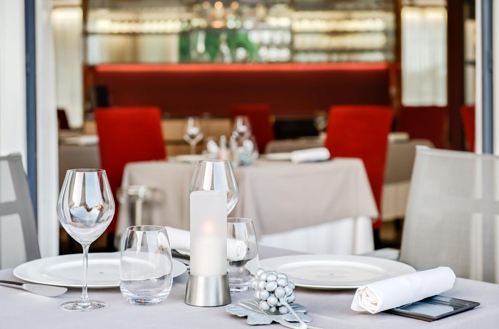 Hotel-Restaurant Le Chateau De Besseuil, Macon Nord - Teritoria Clesse  Екстер'єр фото